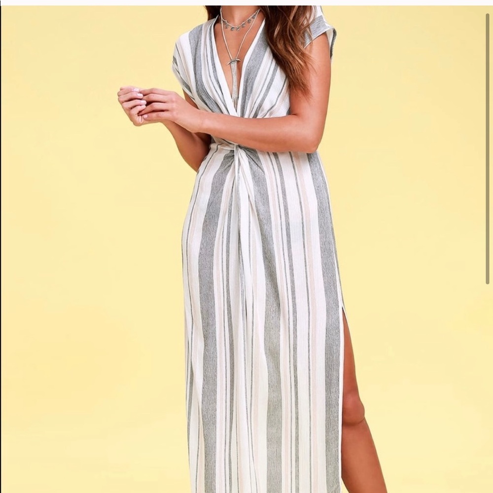 Never worn, new Lulus Maxi dress